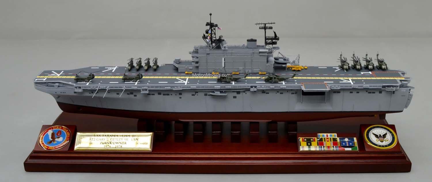 USS Tarawa LHA-1 1/700 Model (Plastic) Bouwset TRUMPETER 